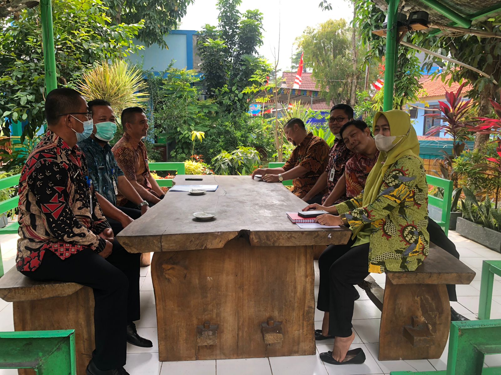 Kasi Ekbang Kelurahan Neroktog Menghadiri Rapat Kordinasi Terkait Rehab Kantor Kelurahan