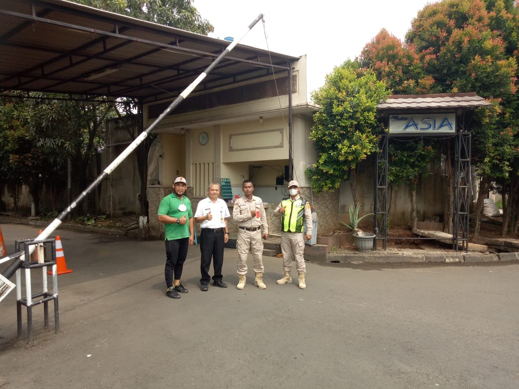 Monitoring pemasangan bendera merah putih dan umbul umbul  Cluster Asia Banjar Wijaya RW 06 Kel. Cipete